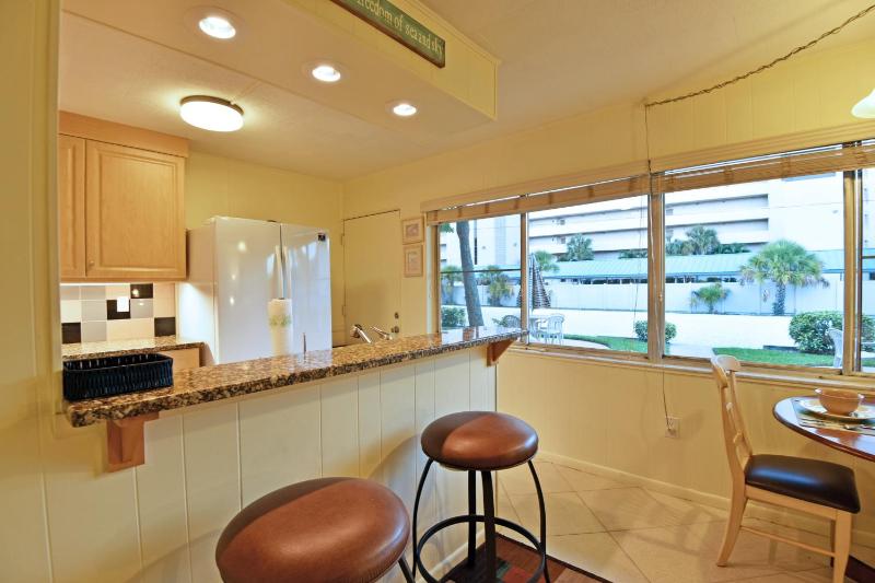 Siesta Beach Condo Rental with direct beach and pool access - image 25