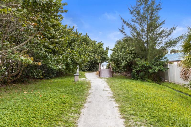 Siesta Beach Condo Rental with direct beach and pool access - image 4