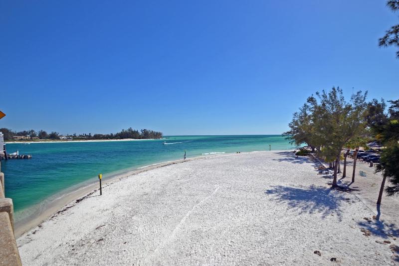 Beachside Vacation Rental Condo on Siesta Key with Pool Access - image 26