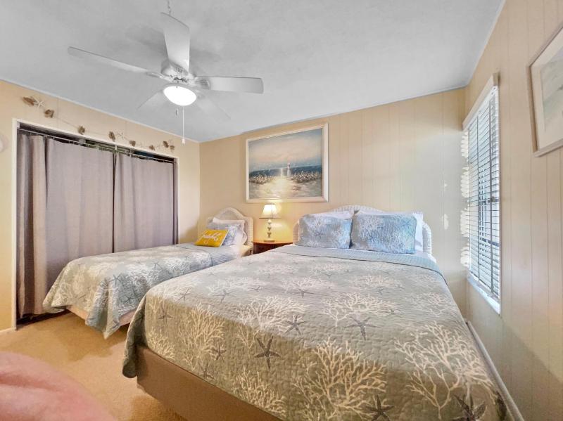 Siesta Beach Condo Rental with direct beach and pool access - image 19