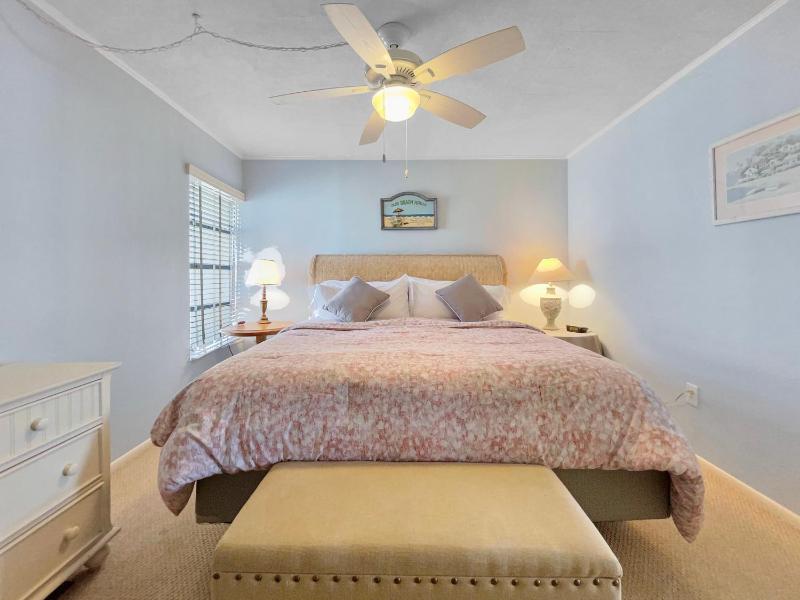 Siesta Beach Condo Rental with direct beach and pool access - image 31