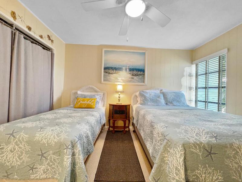 Siesta Beach Condo Rental with direct beach and pool access - image 22