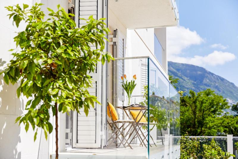 Deluxe Double Room with Balcony image 2