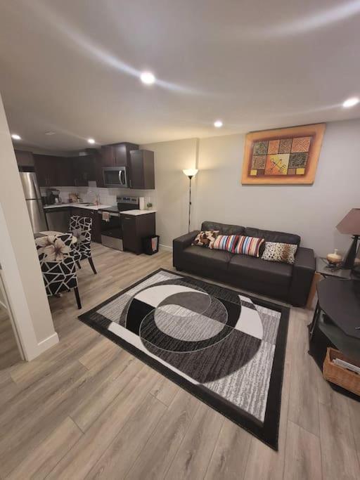 Cozy brand new 2 bedroom suite in Calgary Images