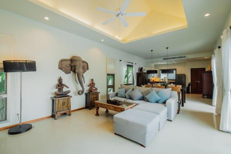 Ivory Pool Villa Dreamy Villa With Sparkling Pool - image 4