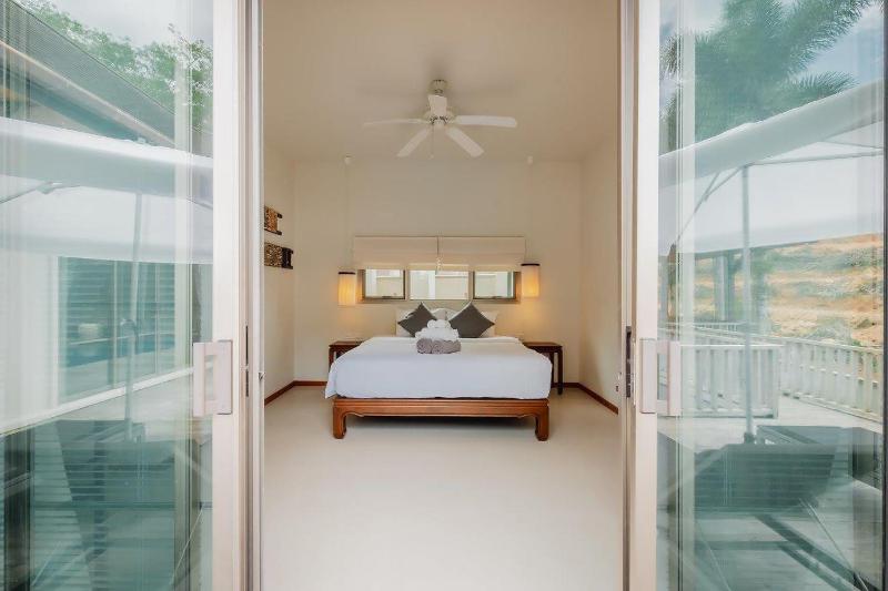 Ivory Pool Villa Dreamy Villa With Sparkling Pool - image 5