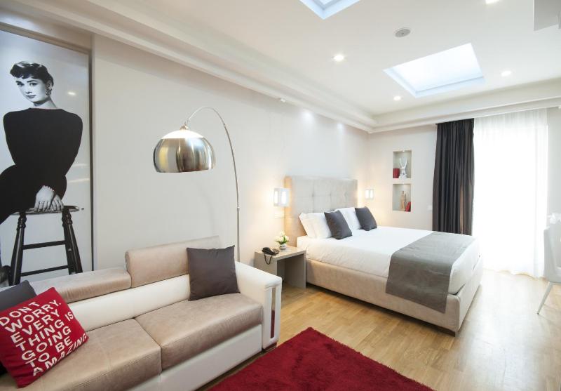 Deluxe Suite with Terrace image 4