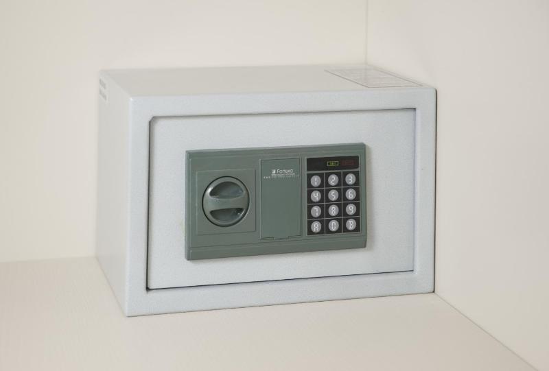 Deluxe Suite with Terrace image 2