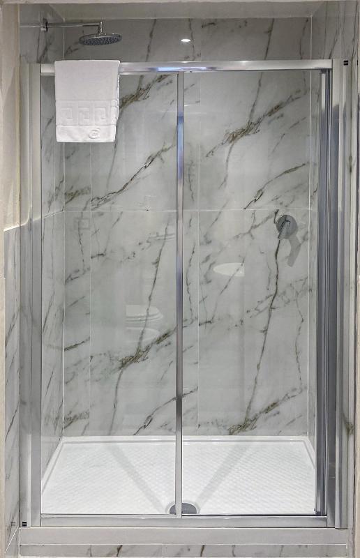 Economy Double Room image 2