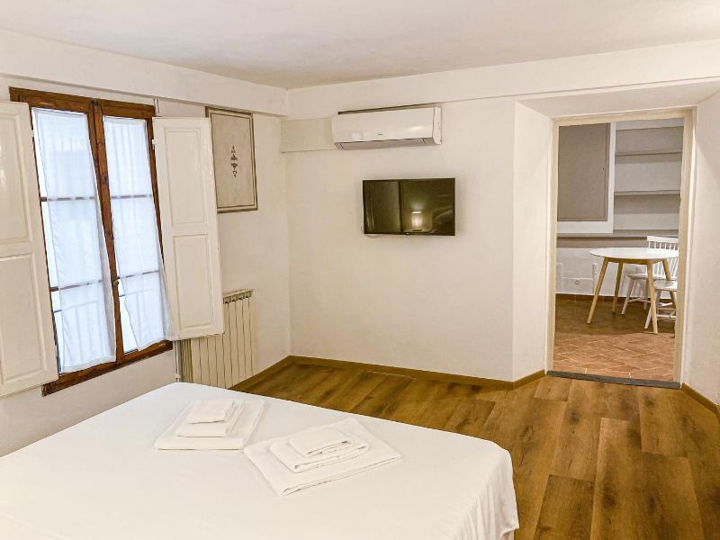 Economy Double Room image 4