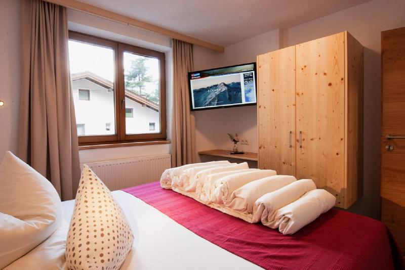 One-Bedroom Apartment with Balcony (3 Adults) image 4