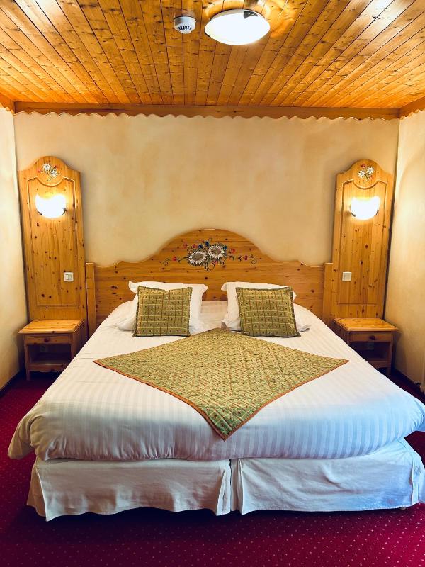 Standard Double Room image 1