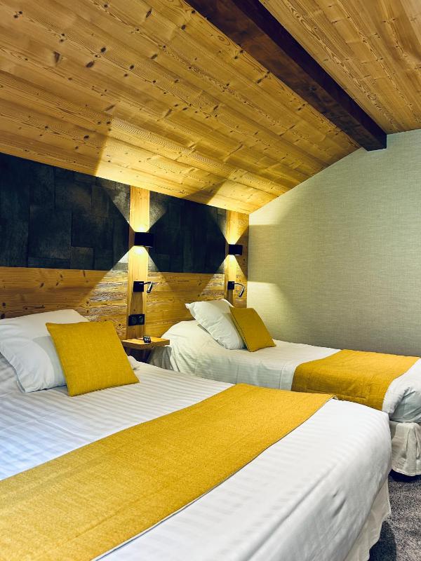 Superior Triple Room image 2