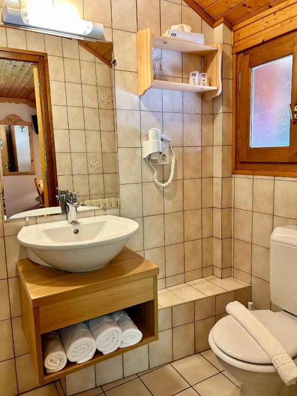 Double Room image 3