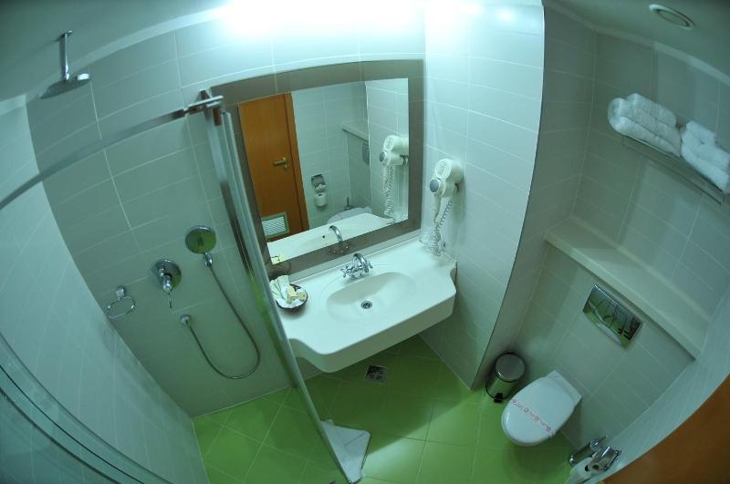 Double Room image 3