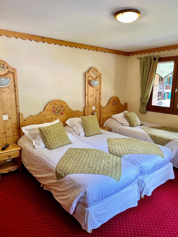 Standard Triple Room image 3