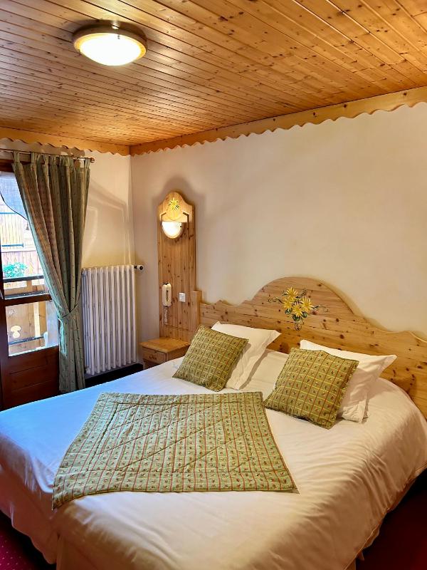 Standard Triple Room image 2