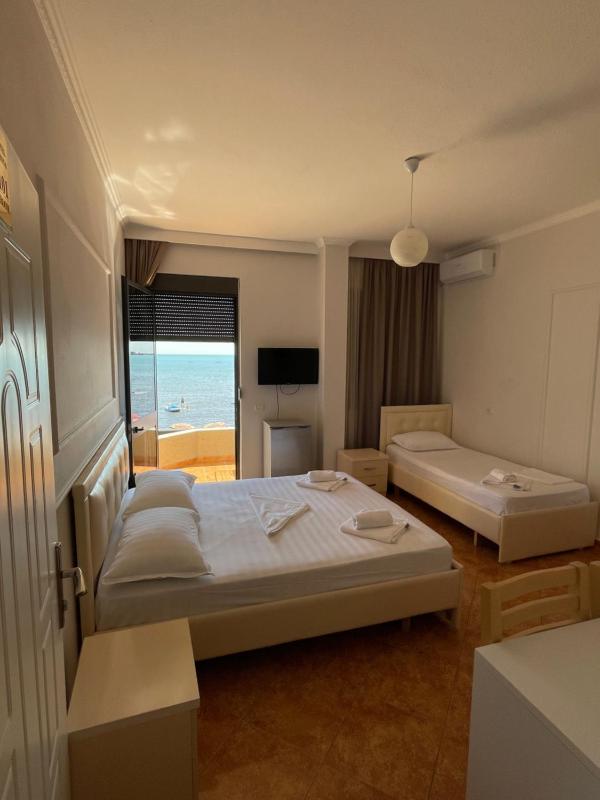 Quadruple Room with Sea View image 4