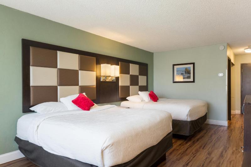 Queen Room with Two Queen Beds image 3
