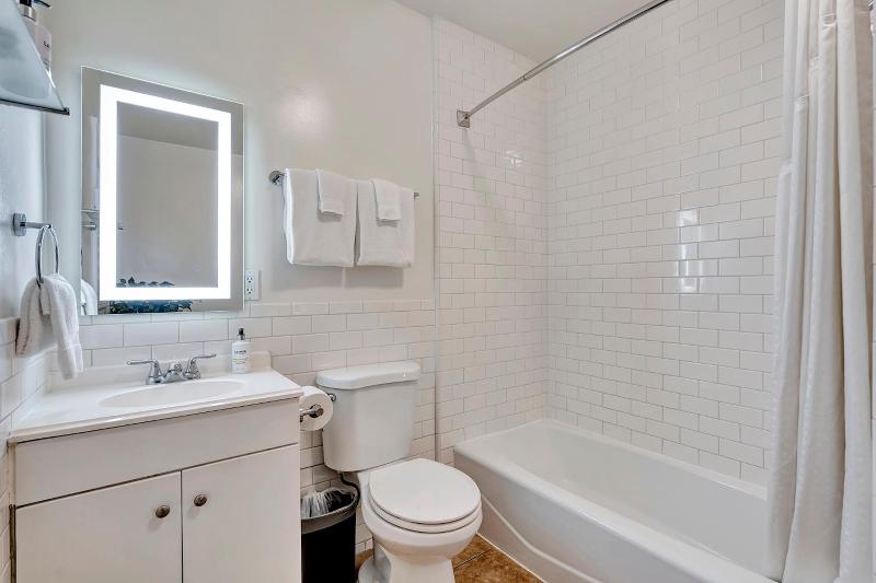 Standard Queen Room image 2