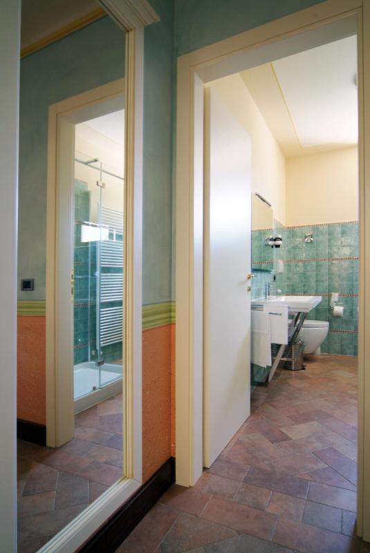 Deluxe Double Room image 3