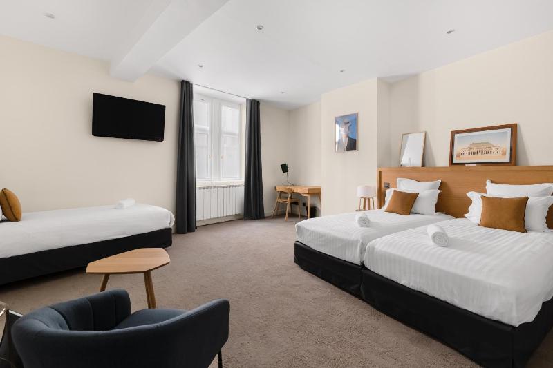 Standard Triple Room image 1