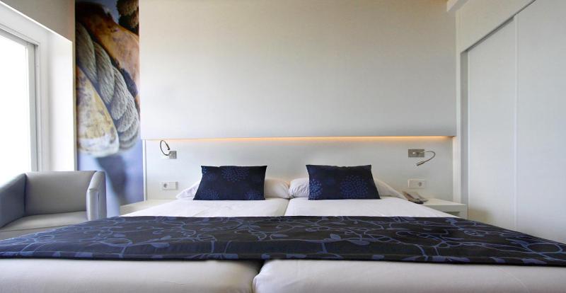 Double or Twin Room with Sea View image 4