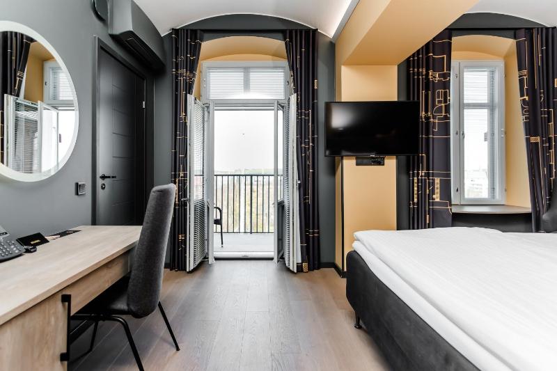Standard Twin Room image 4