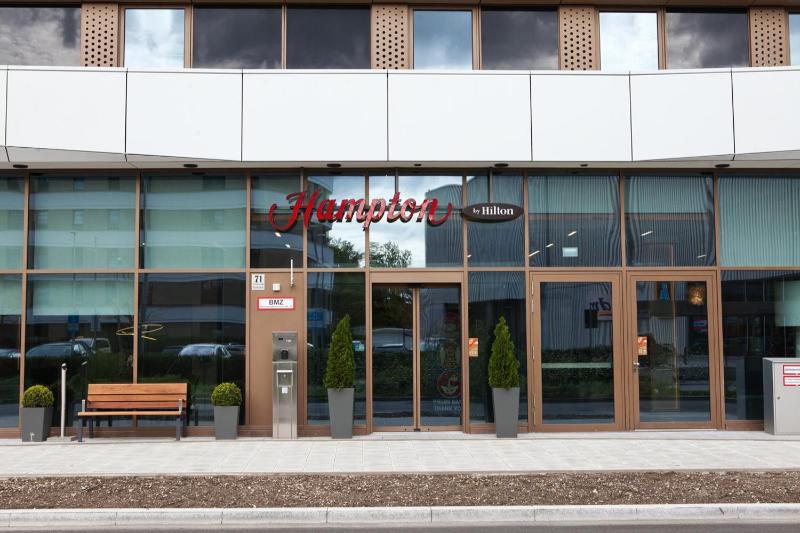 Hampton By Hilton Munich City Center East - image 11