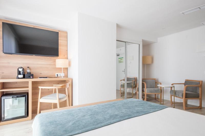 Superior Double Room (2 Adults) image 4