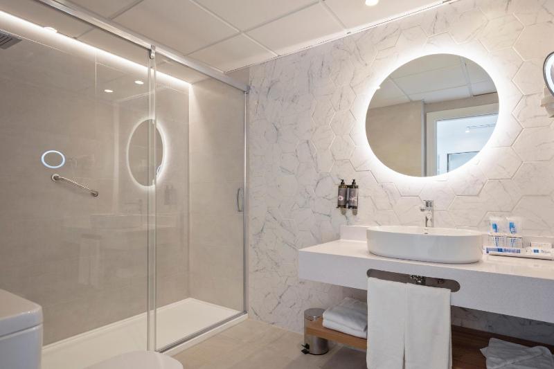 Premium Double Room (2 Adults) image 3