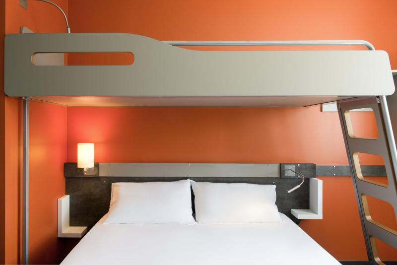 Triple Room with One Double Bed and One Bunk Bed image 4