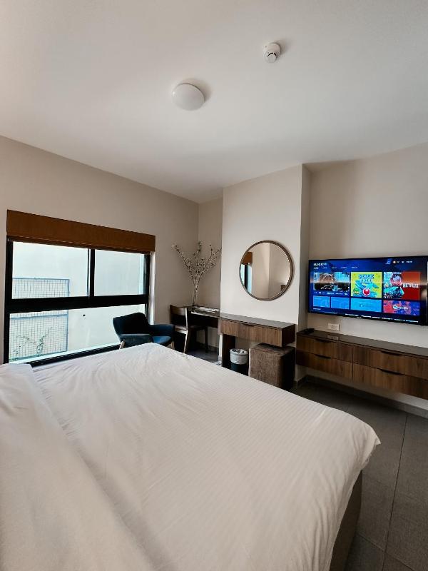 Deluxe King Room image 1