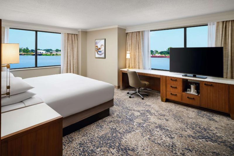 Hilton New Orleans Riverside - image 14