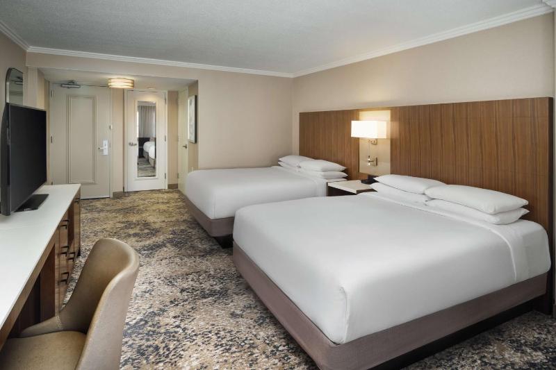 Hilton New Orleans Riverside - image 8