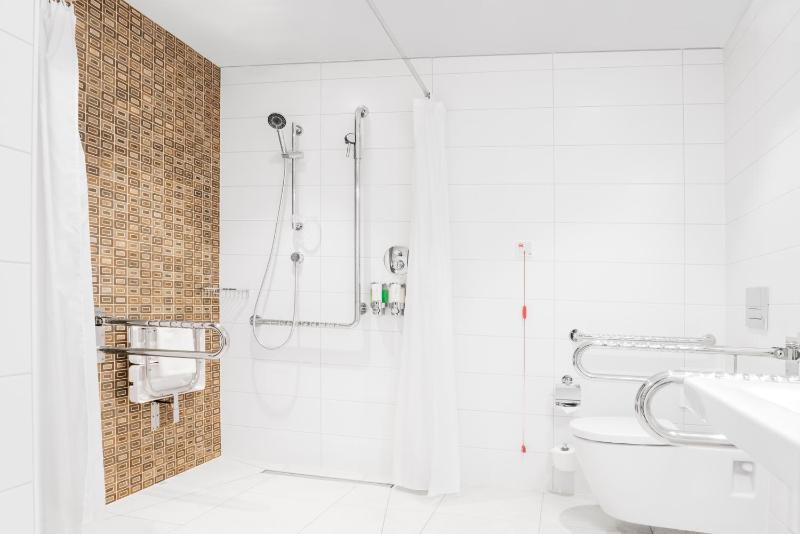 Queen Room - Mobility Access image 1