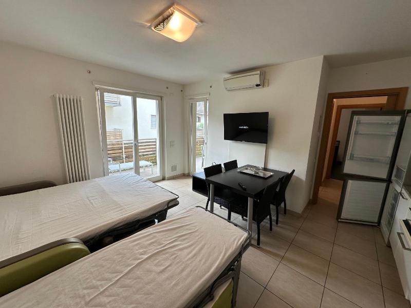 One-Bedroom Apartment image 4