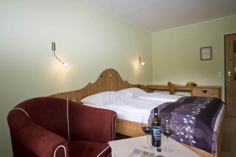 Double Room image 3