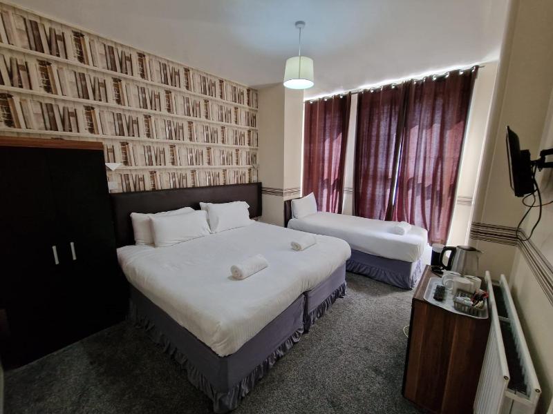 Family Room with Shower image 1