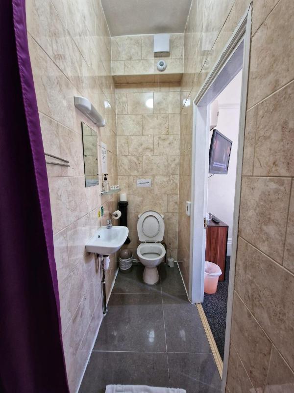 Family Room with Shower image 4