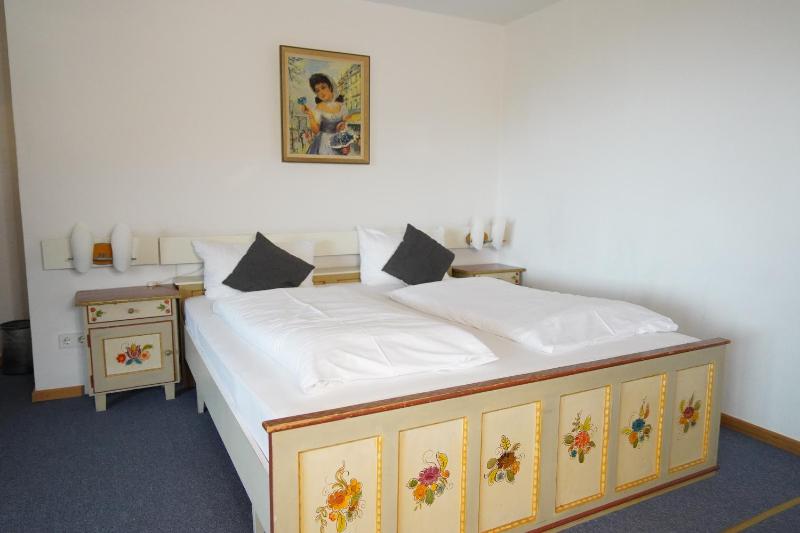 Family Room image 3
