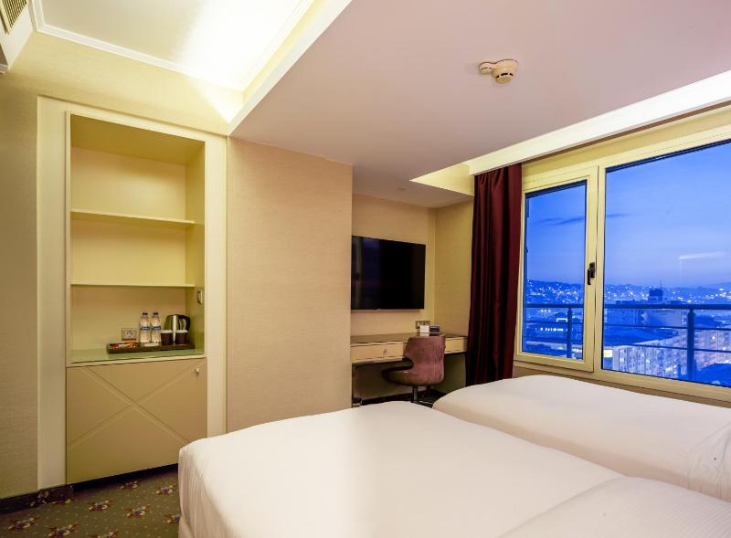 Twin Room image 1