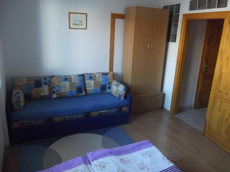 Small One-Bedroom Apartment image 2