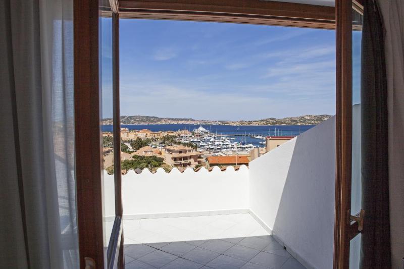 Triple Room with Sea View image 2