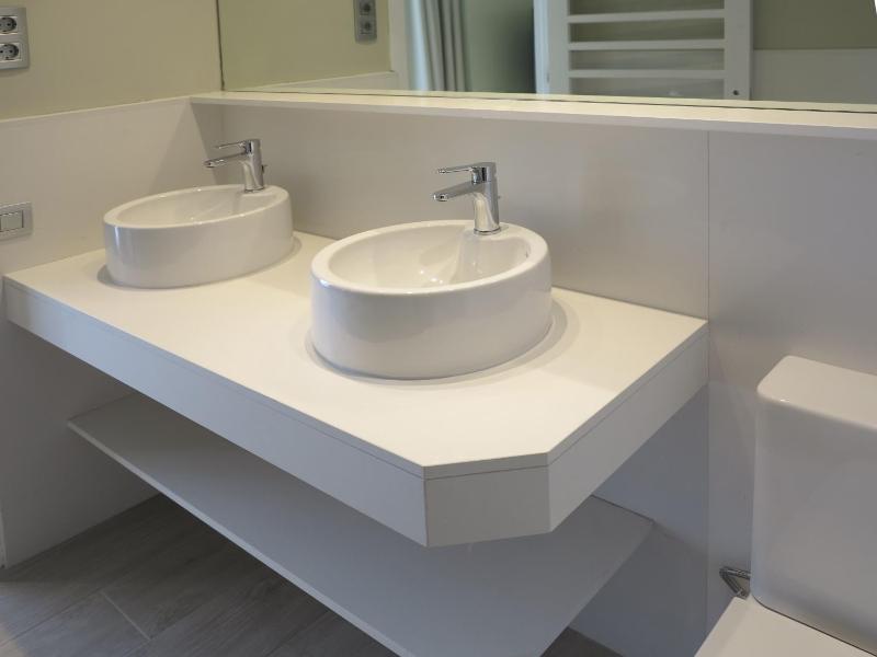 Suite with Spa bath and City View  image 3