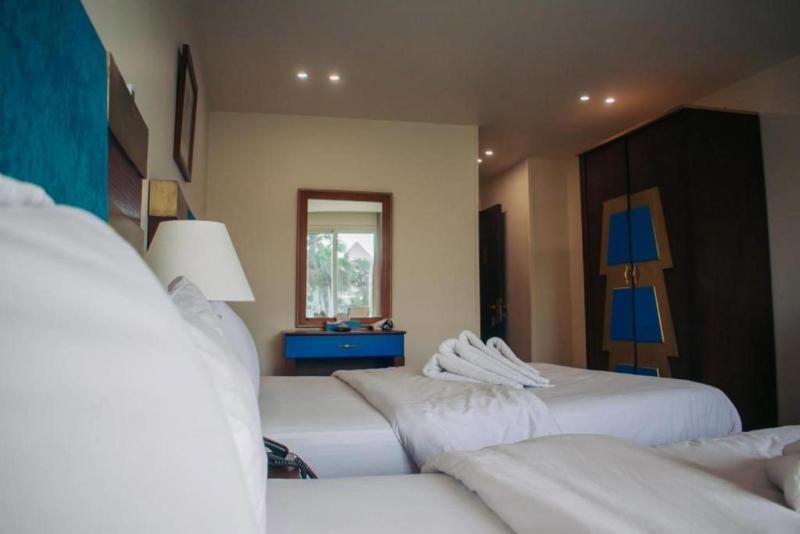 Deluxe Quadruple Room - Balcony Pyramids View