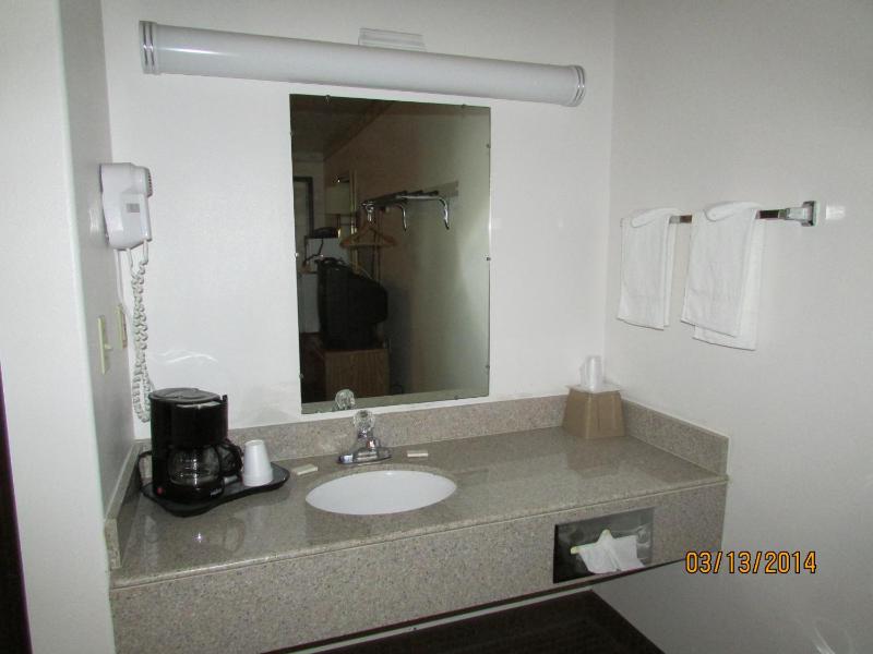 Standard King Room image 2
