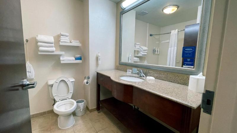 King Room with King Bed - Non-Smoking image 3