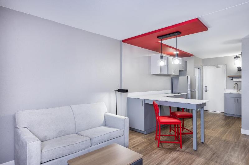 Junior King Suite - Non-Smoking image 3