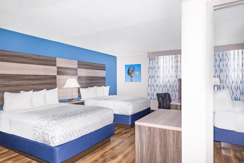 One-Bedroom Family Suite - Non-Smoking image 3